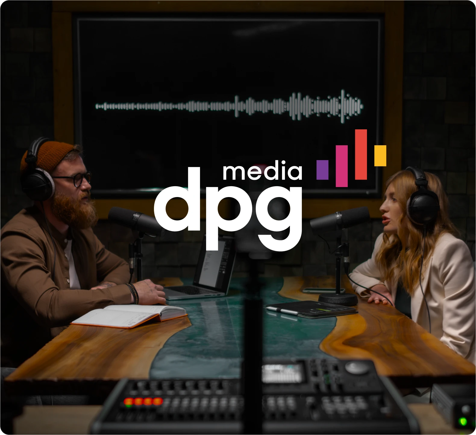 dpg-media-header